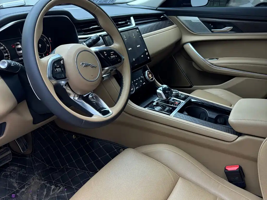 Jaguar XFL — миниатюра 5