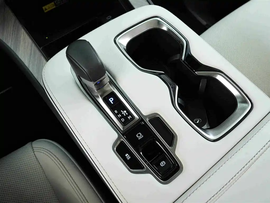 Lexus LM — миниатюра 10