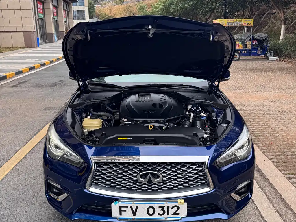 INFINITI Q50L