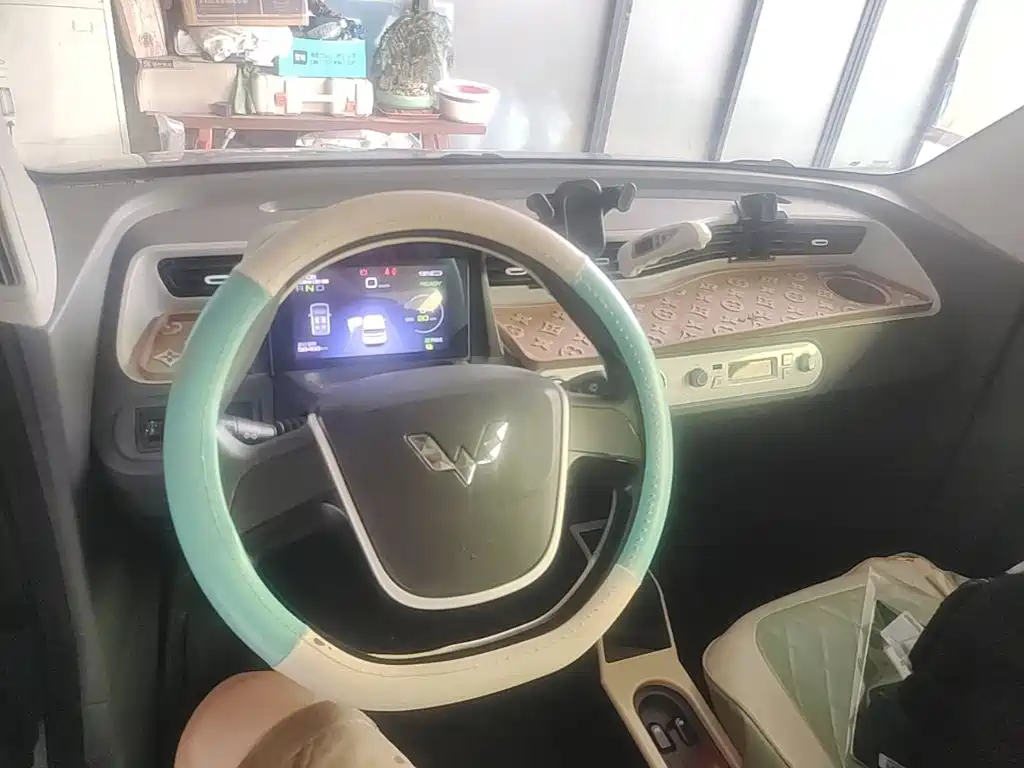 Wuling MINIEV — миниатюра 6