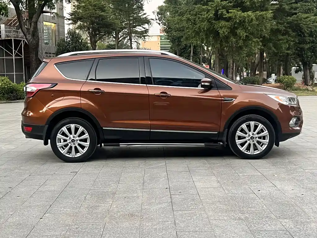 Ford Kuga — миниатюра 8