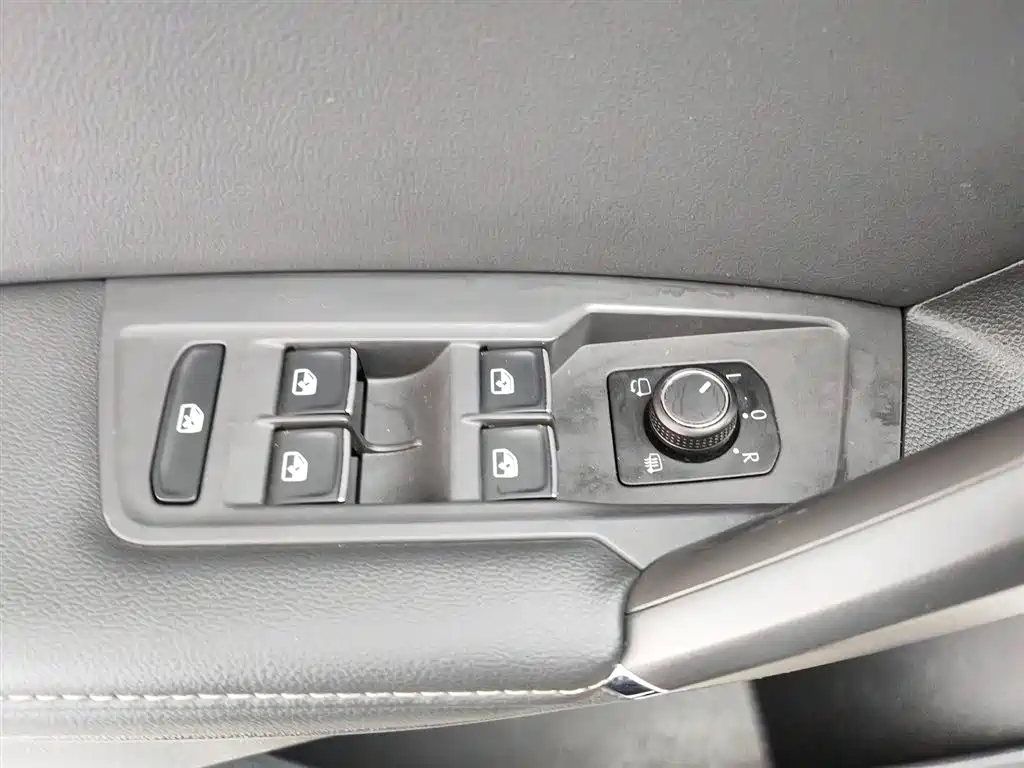 Volkswagen Tiguan L L 2021 330TSI AT R-Line