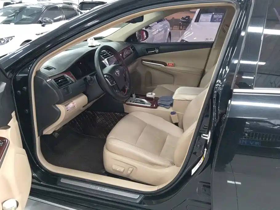 Toyota Camry — миниатюра 9