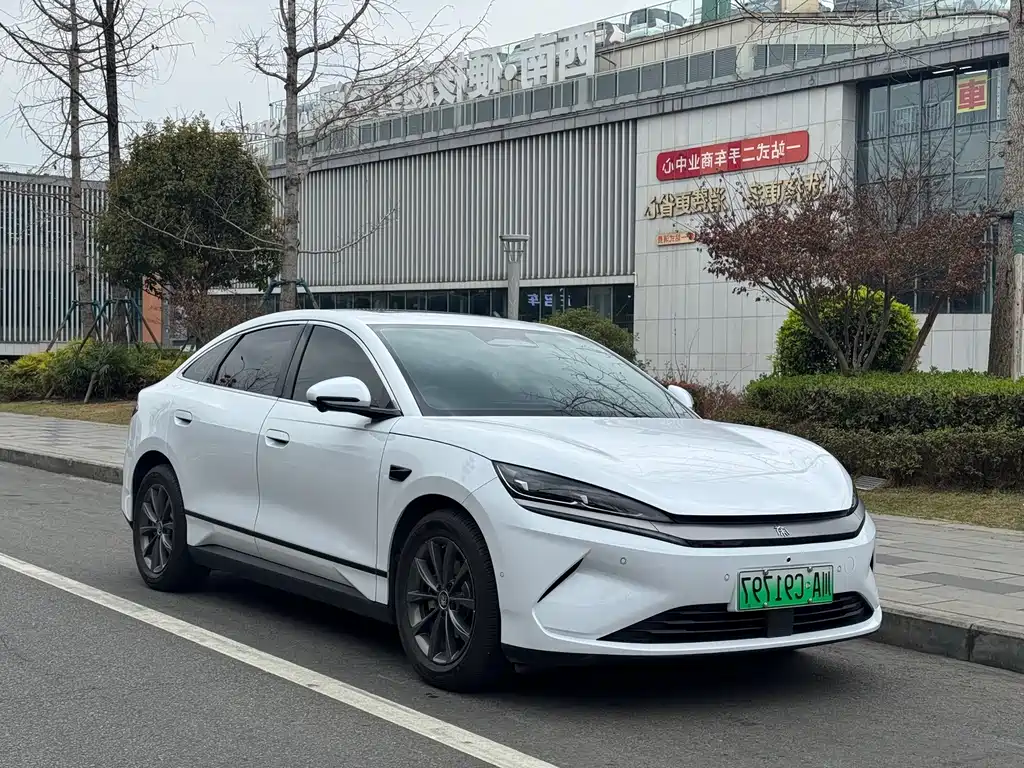 BYD QIN L