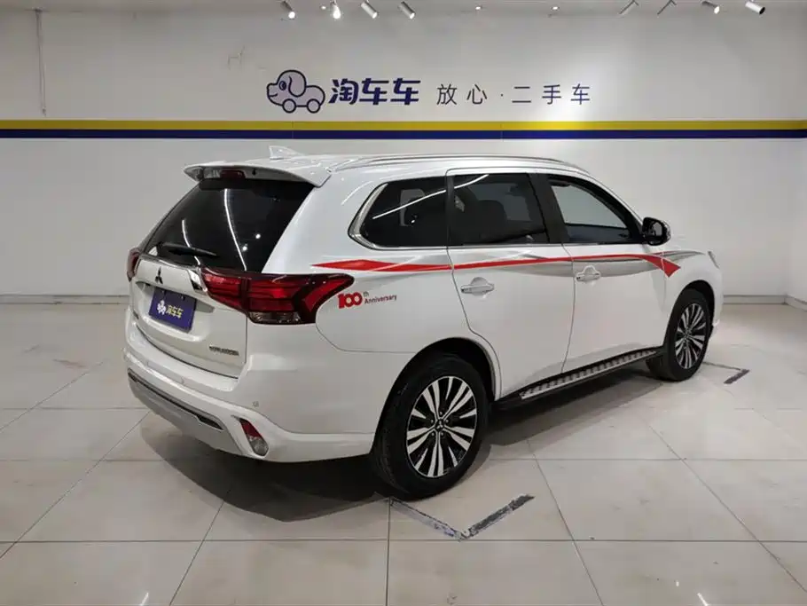 MITSUBISHI OUTLANDER