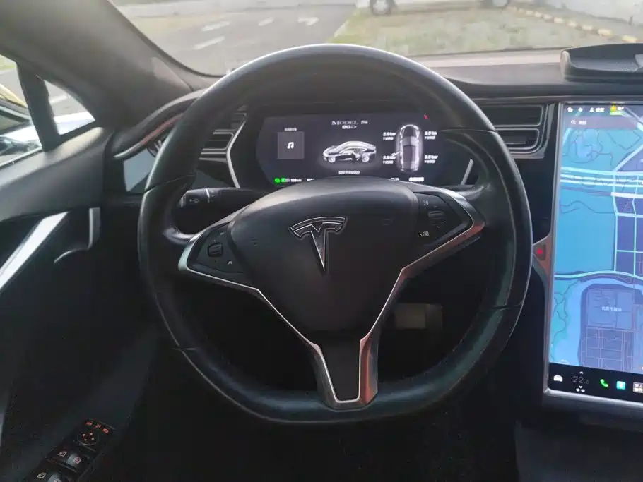 Tesla Model S — миниатюра 15