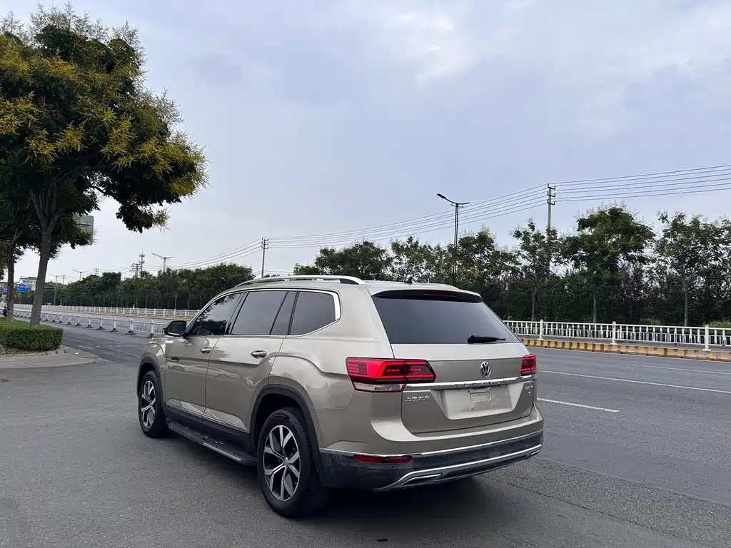 VOLKSWAGEN TOURANG