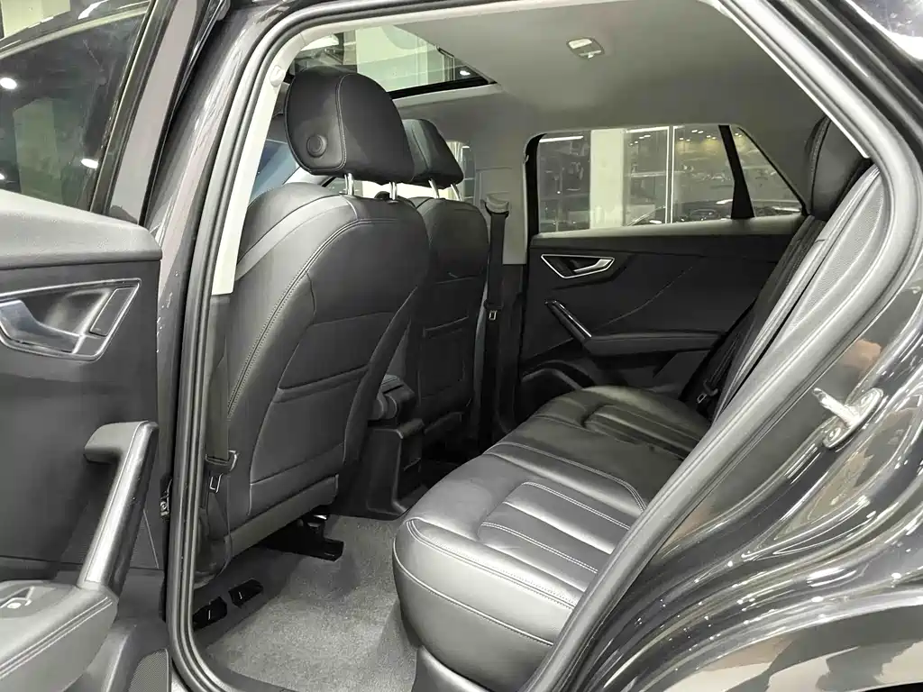 Audi Q2L 2022 35 TFSI Fashion