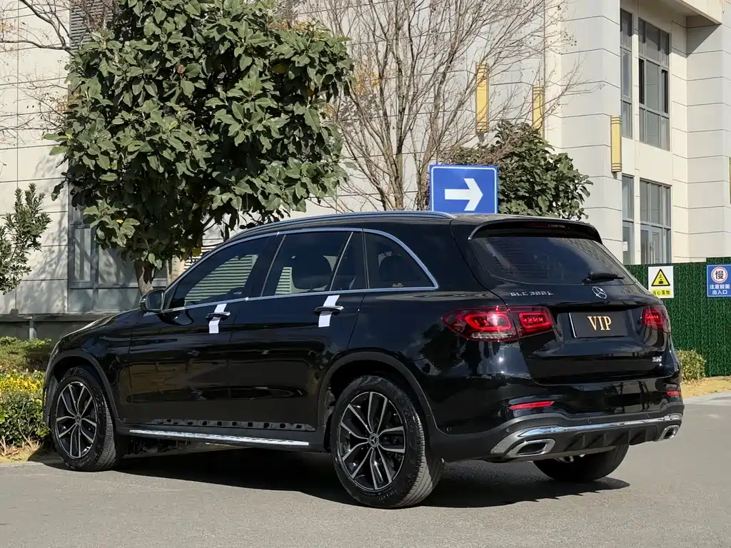 MERCEDES-BENZ GLC