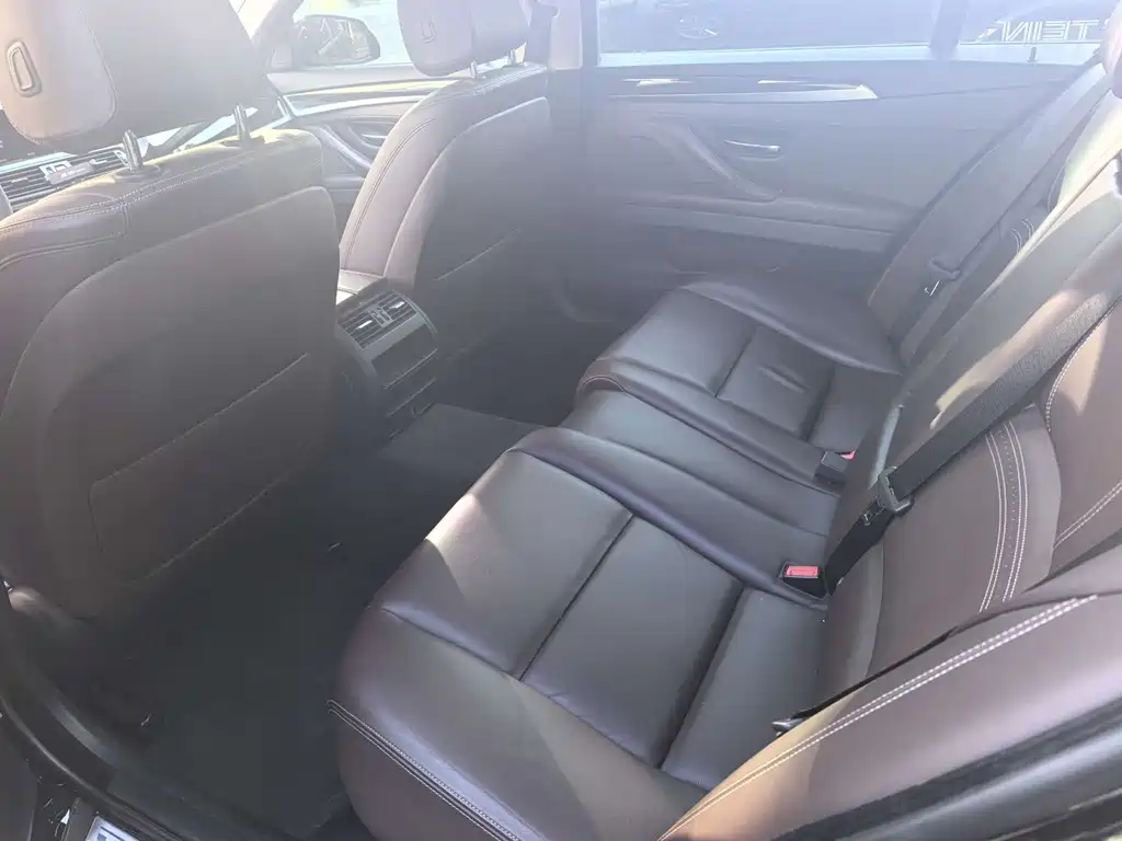 BMW 5 Series — миниатюра 7
