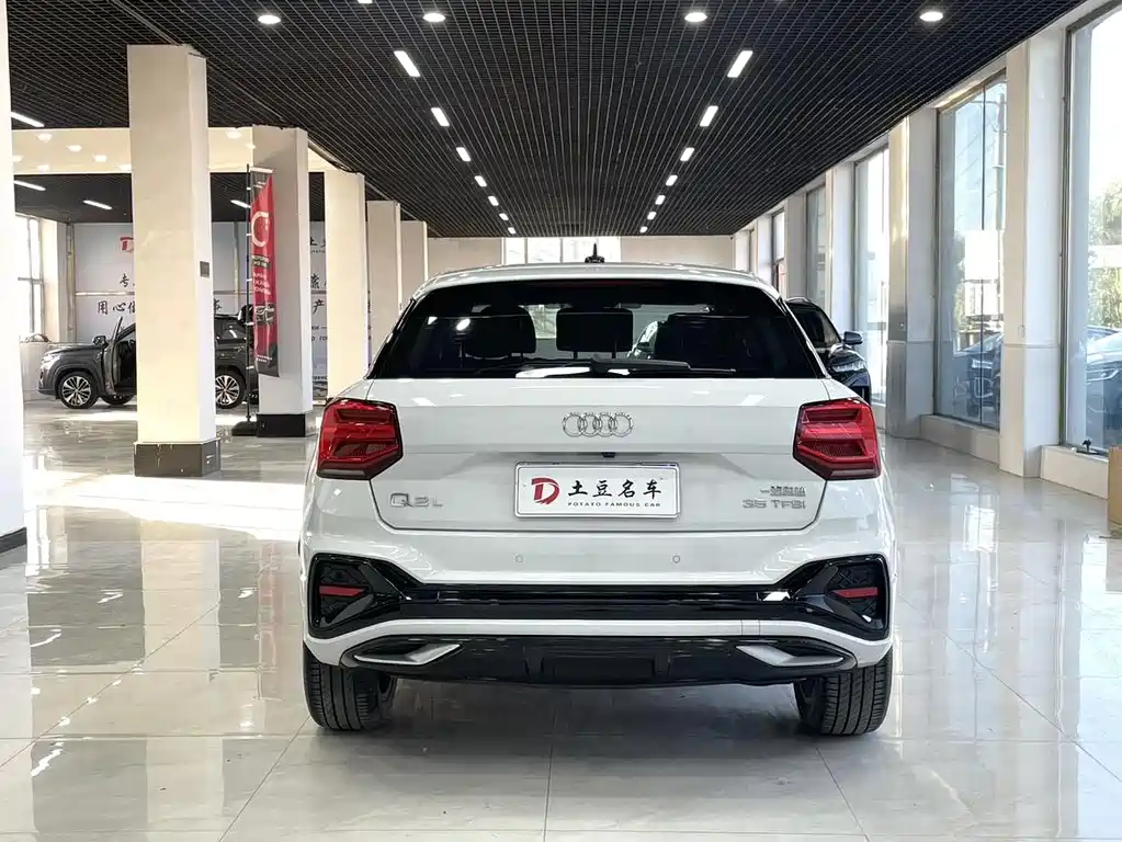 Audi Q2L 2022 35 TFSI Fashion
