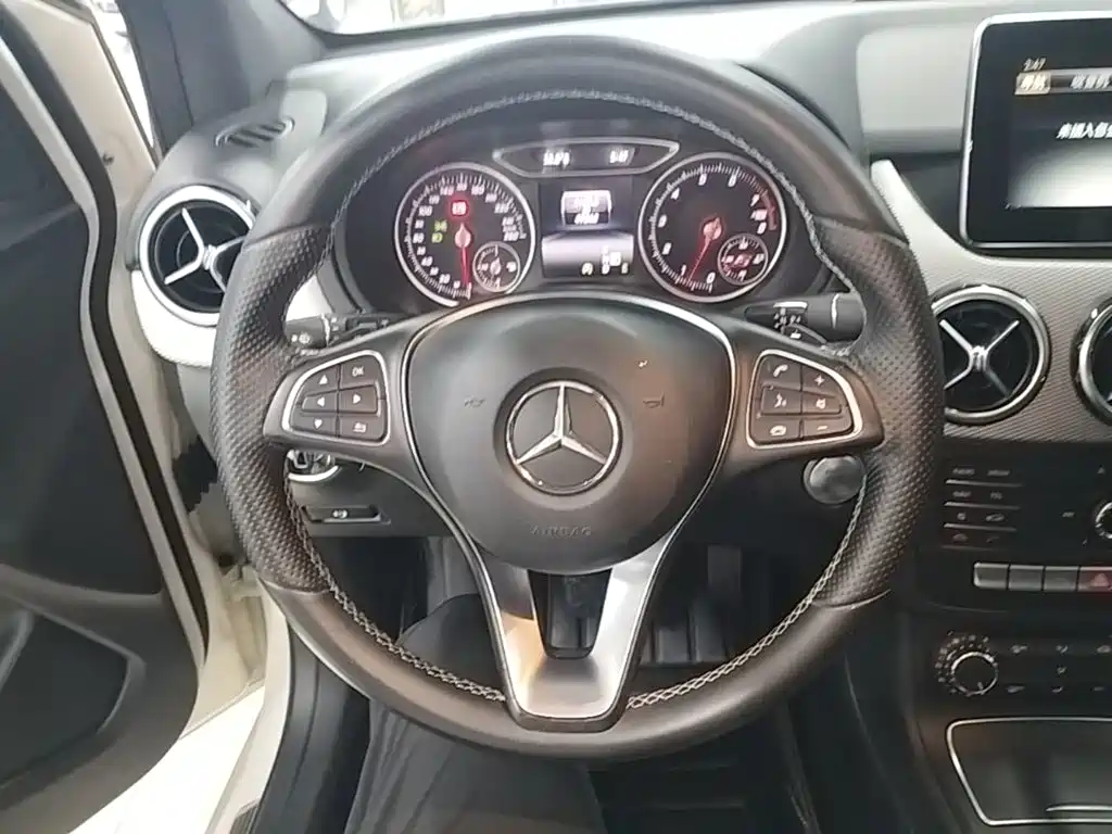 Mercedes-Benz B-Class — миниатюра 11