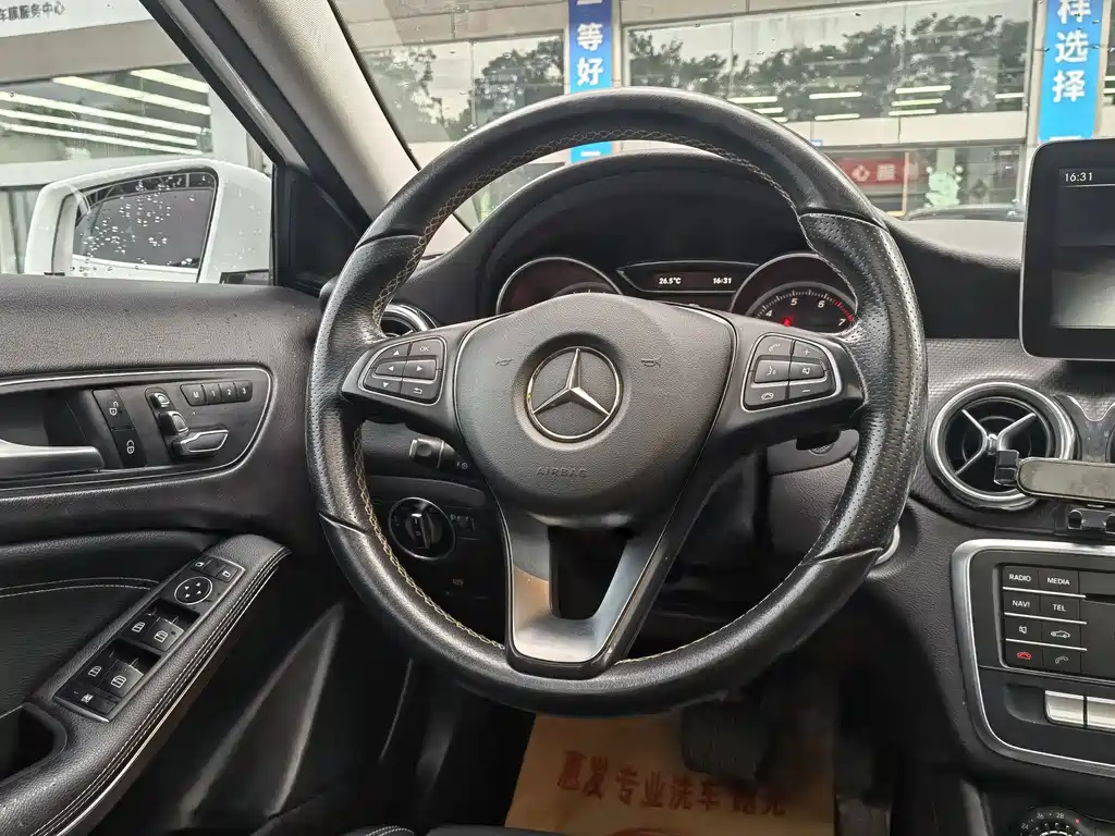 Mercedes-Benz GLA — миниатюра 11