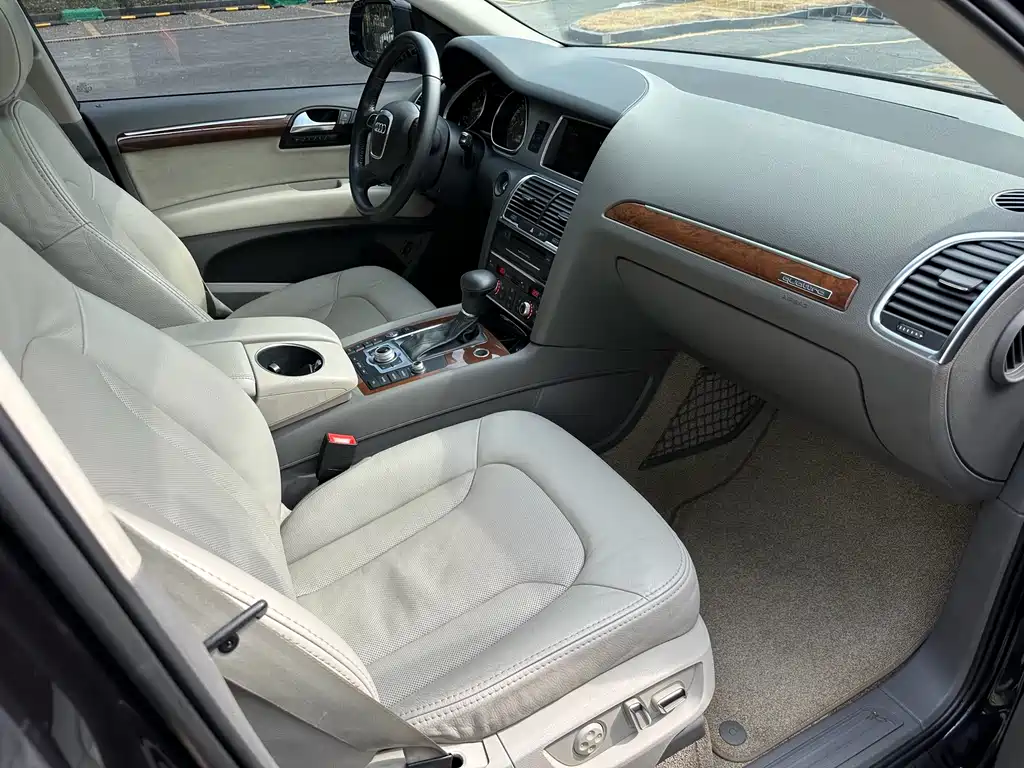 Audi Q7 2011 3.0 TFSI (200kW