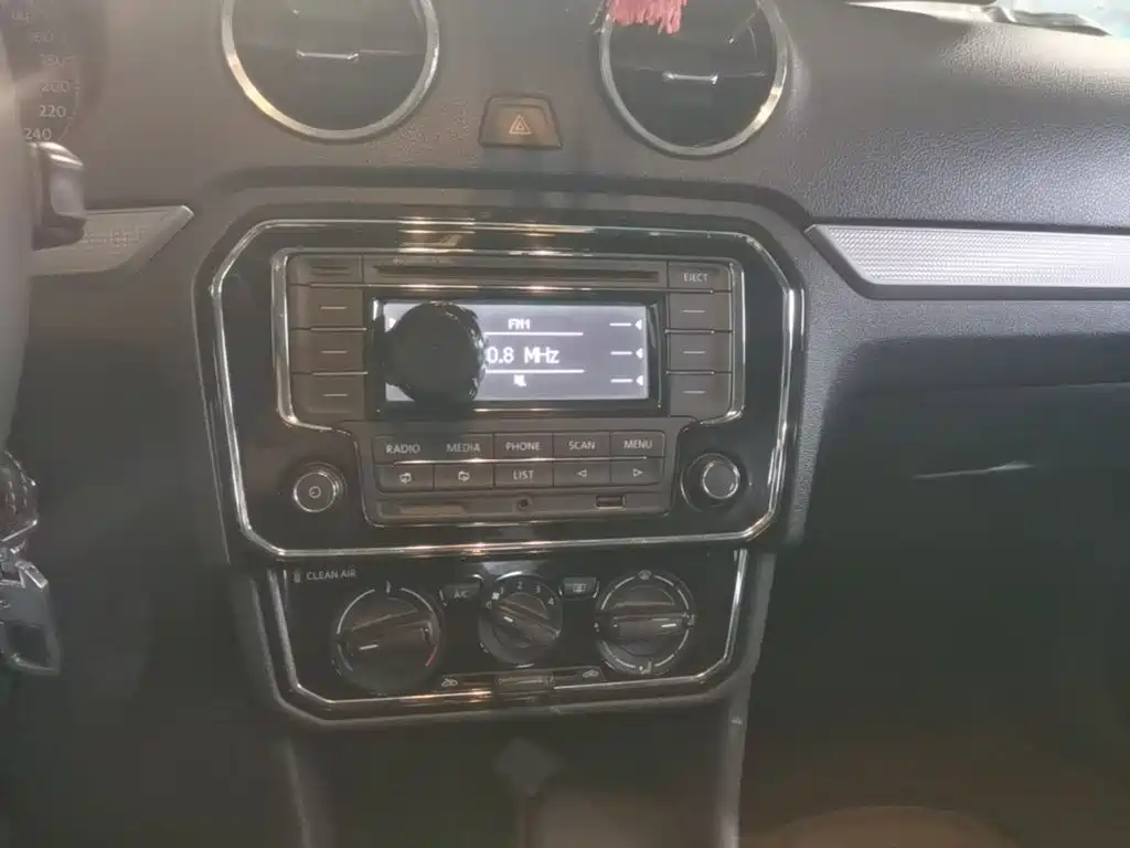 Volkswagen Jetta — миниатюра 13