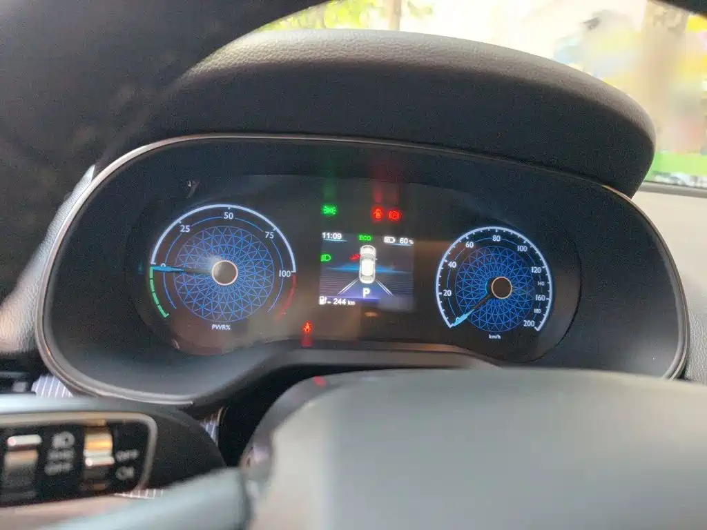 Hongqi Hongqi E-QM5 — миниатюра 4