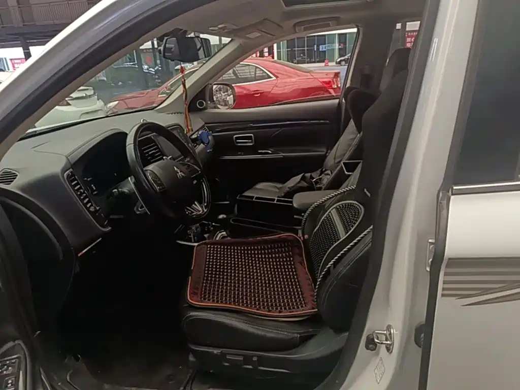 Mitsubishi Outlander — миниатюра 15