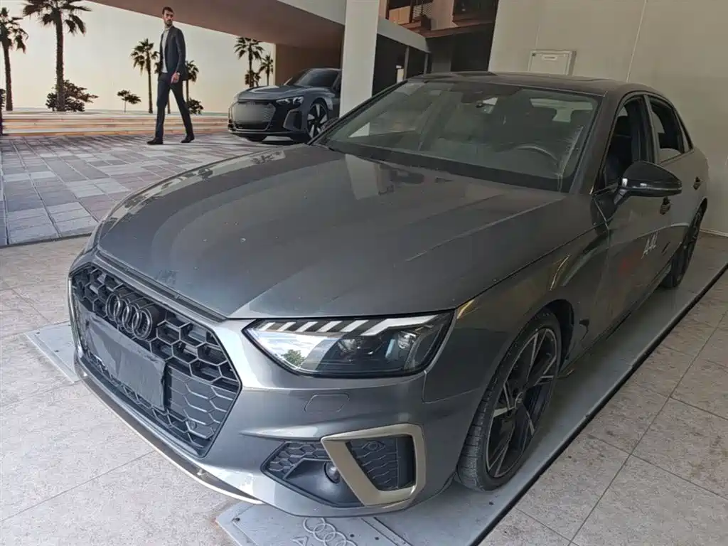 Audi A4L 2024 40 TFSI quattro RS