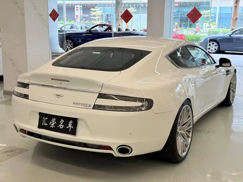 Aston Martin Rapide — миниатюра 15