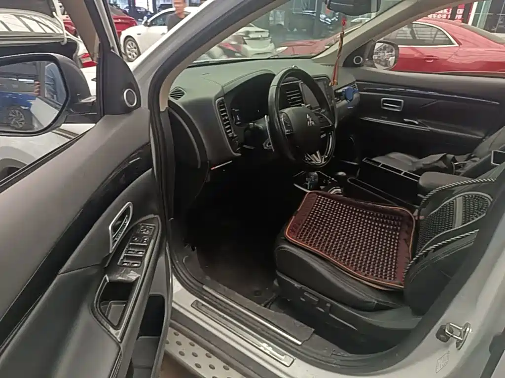 Mitsubishi Outlander — миниатюра 16