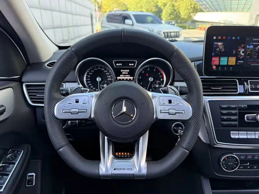 Mercedes-Benz M-Class — миниатюра 11