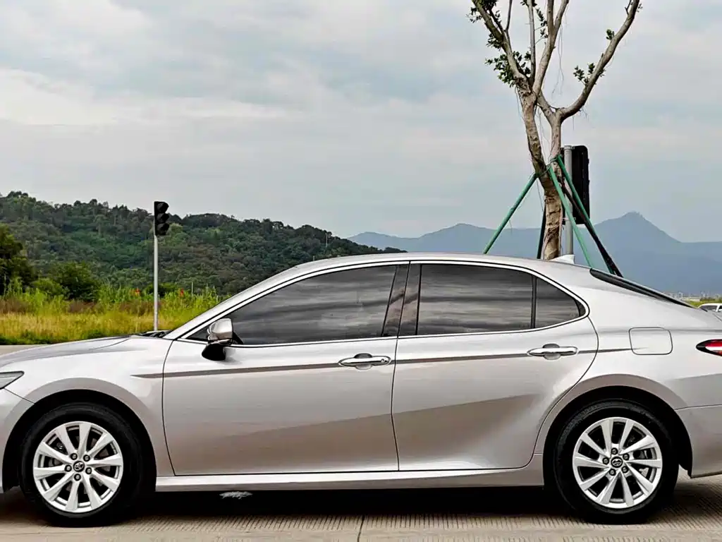 Toyota Camry — миниатюра 4