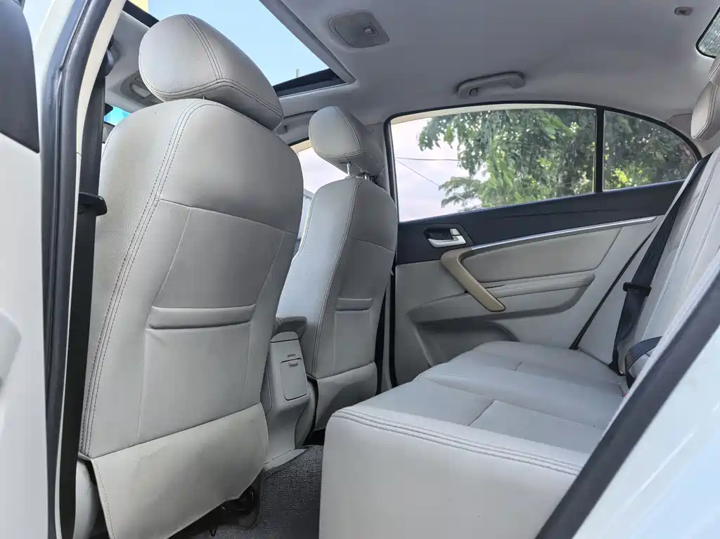 Geely Emgrand — миниатюра 6