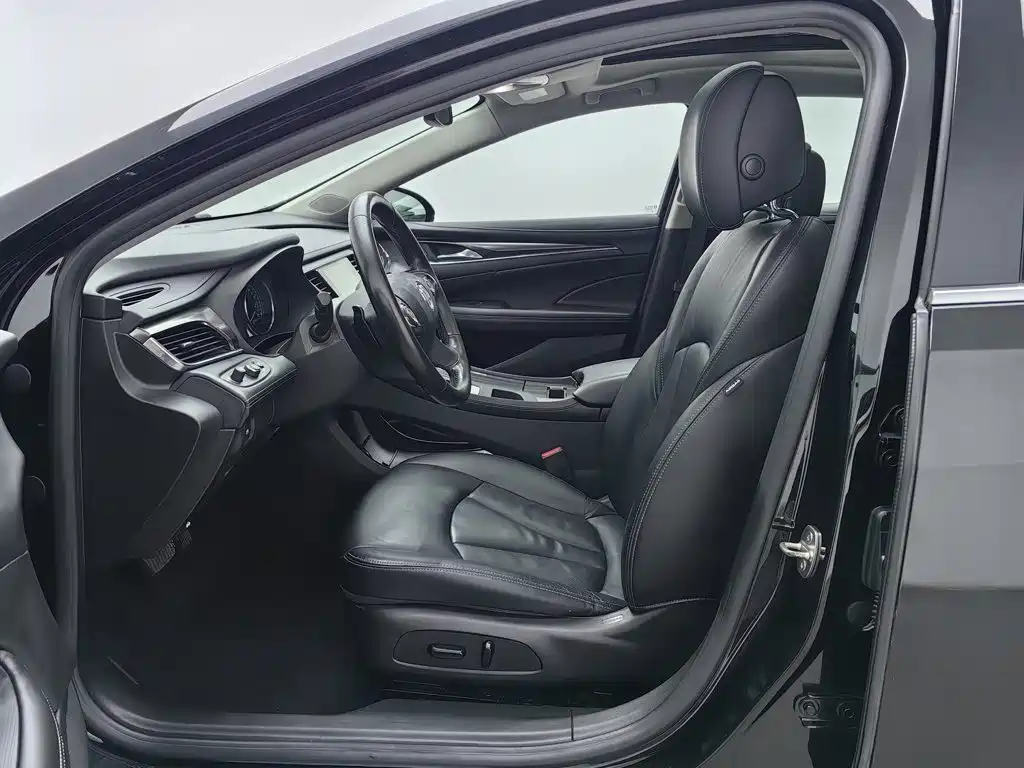 Buick LaCrosse — миниатюра 10