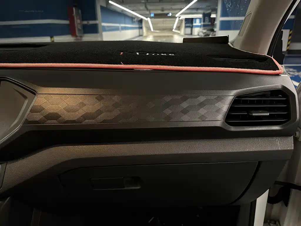 Volkswagen T-Cross — миниатюра 16