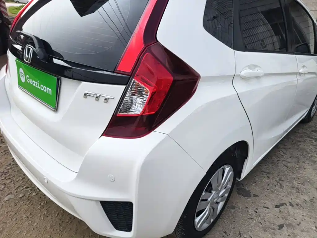 Honda Fit — миниатюра 8