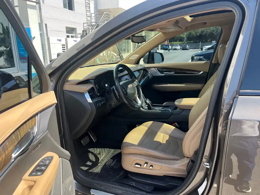 Cadillac XT6 2020 28T мест Sport