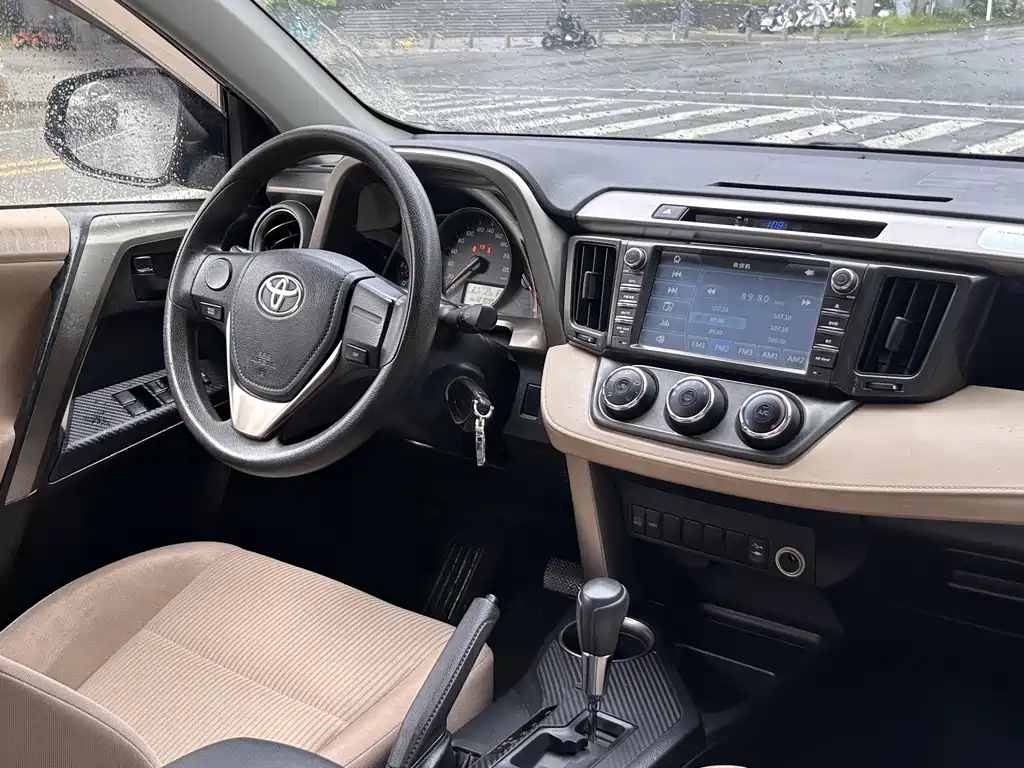 Toyota RAV4 — миниатюра 11