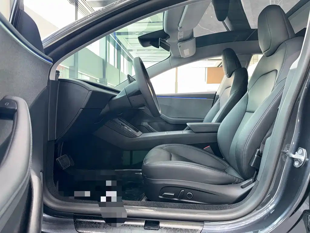 Tesla Model 3 — миниатюра 5