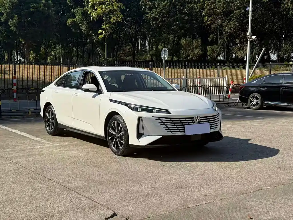 Changan Eado — миниатюра 3