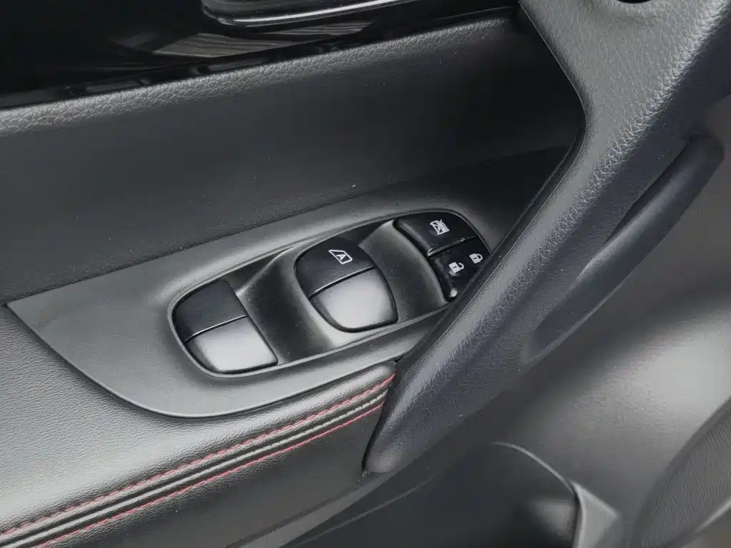 Nissan Qashqai — миниатюра 9