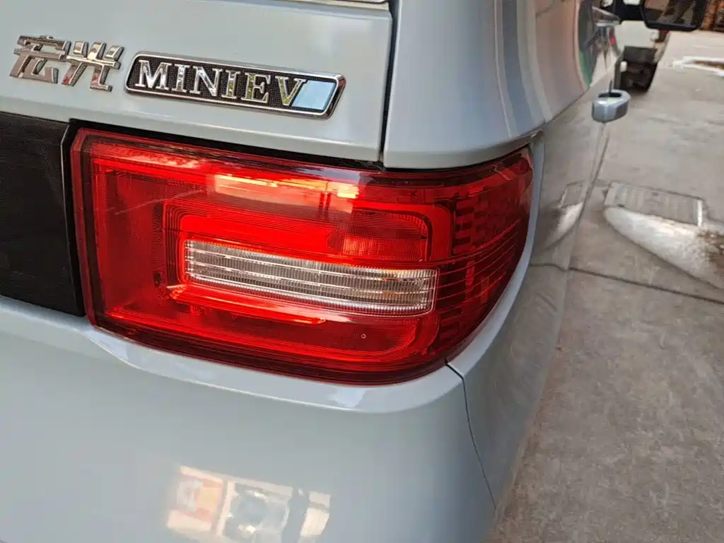 Wuling MINIEV — миниатюра 8