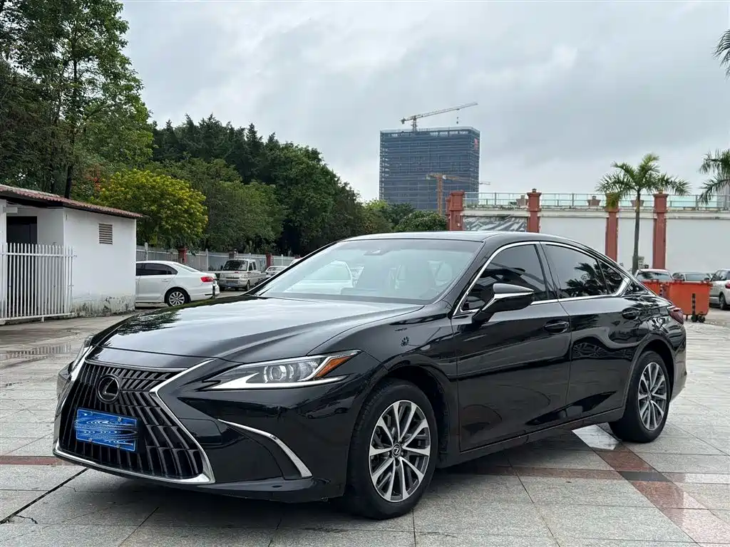 Купить Lexus ES
