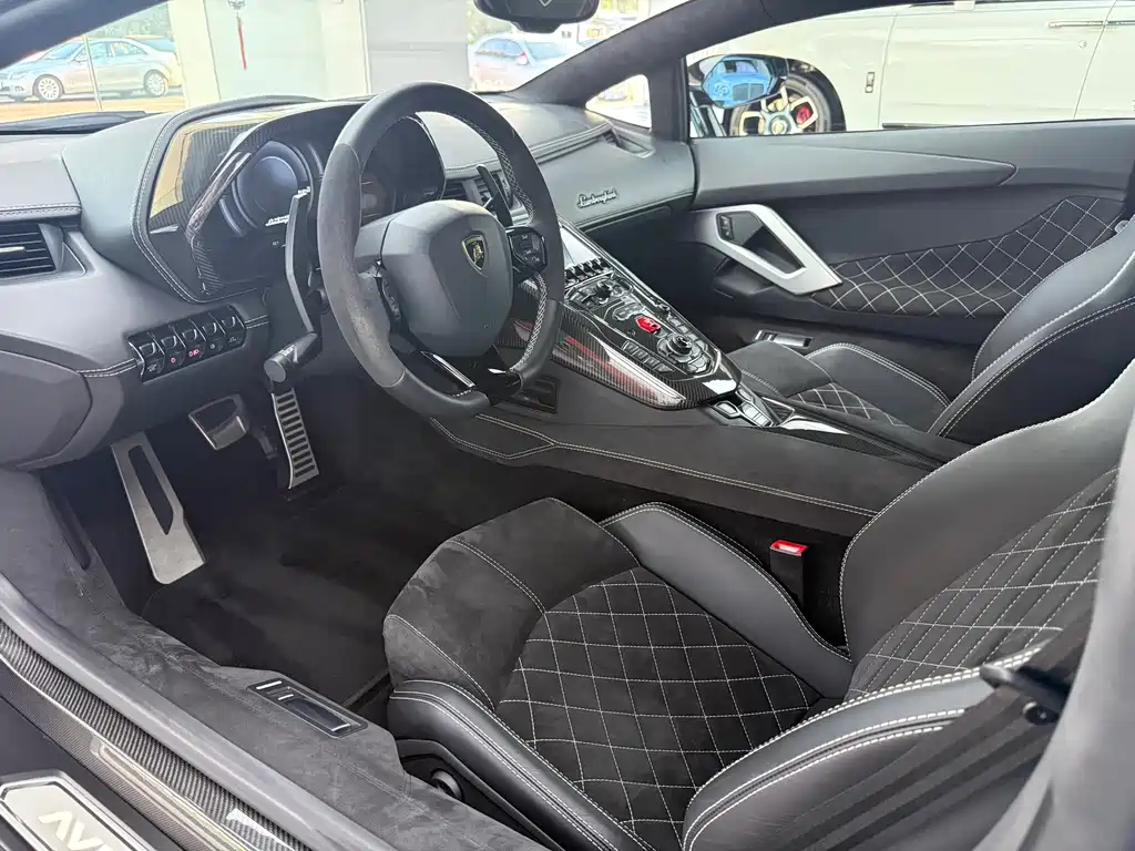 Lamborghini Aventador — миниатюра 8