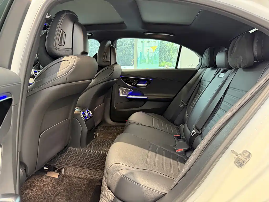 Mercedes-Benz C-Class — миниатюра 13
