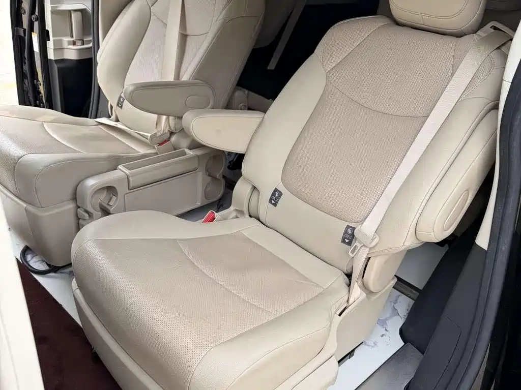 Toyota Sienna 2023 2.5L Luxury