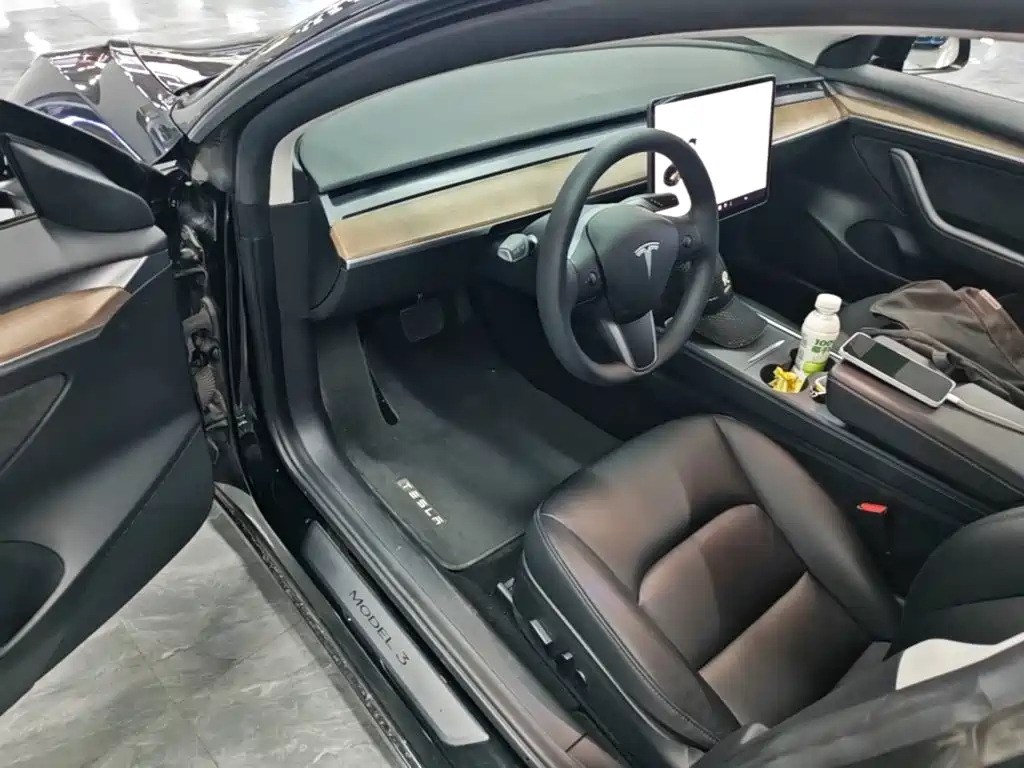 Tesla Model 3 — миниатюра 16