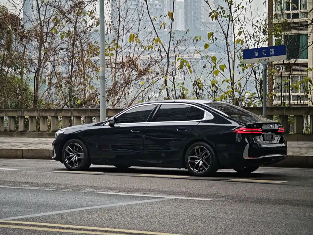 BMW I5