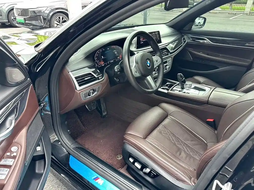 BMW 7 Series — миниатюра 5