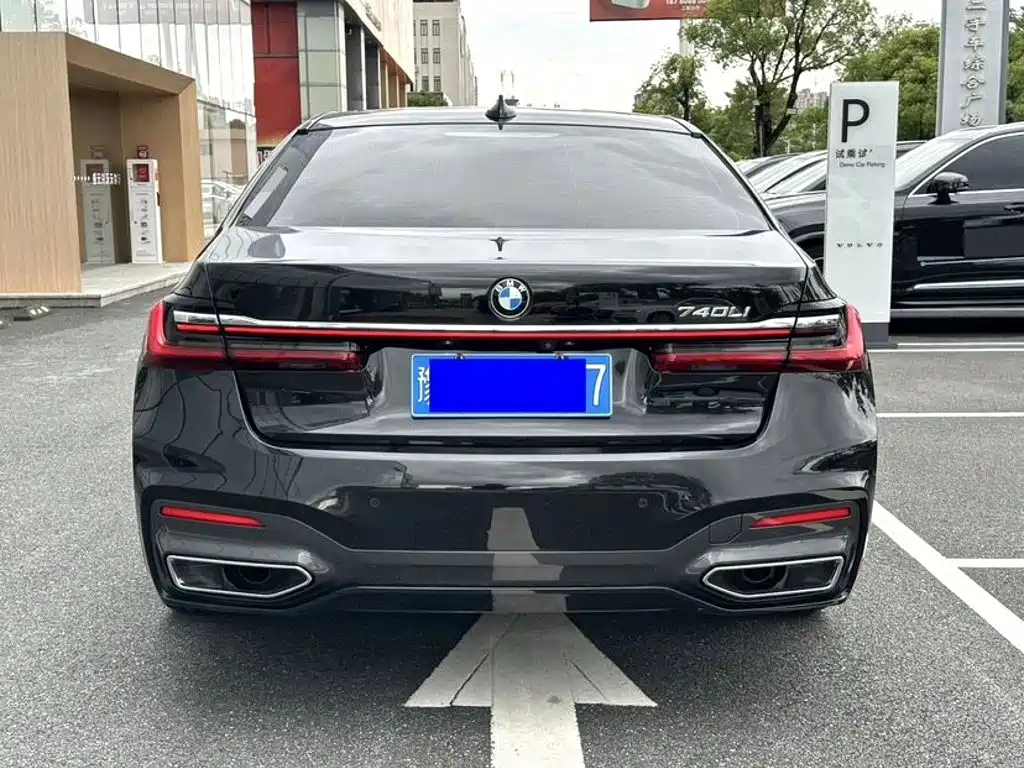 BMW 7 Series — миниатюра 8