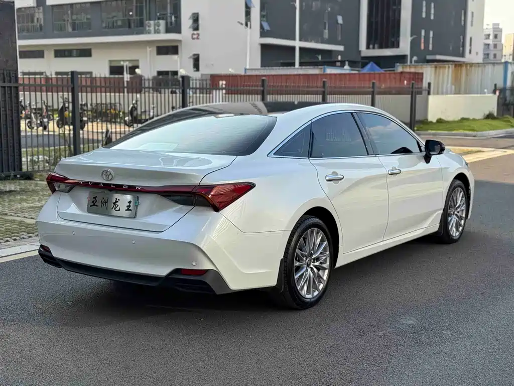 Toyota Avalon — миниатюра 6