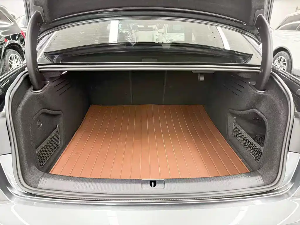 Audi A4L — миниатюра 20