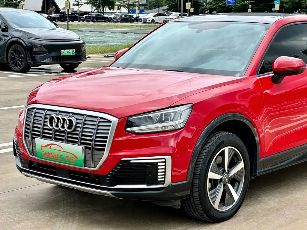Audi Q2L e-tron 2019 Q2L e-tron Smart