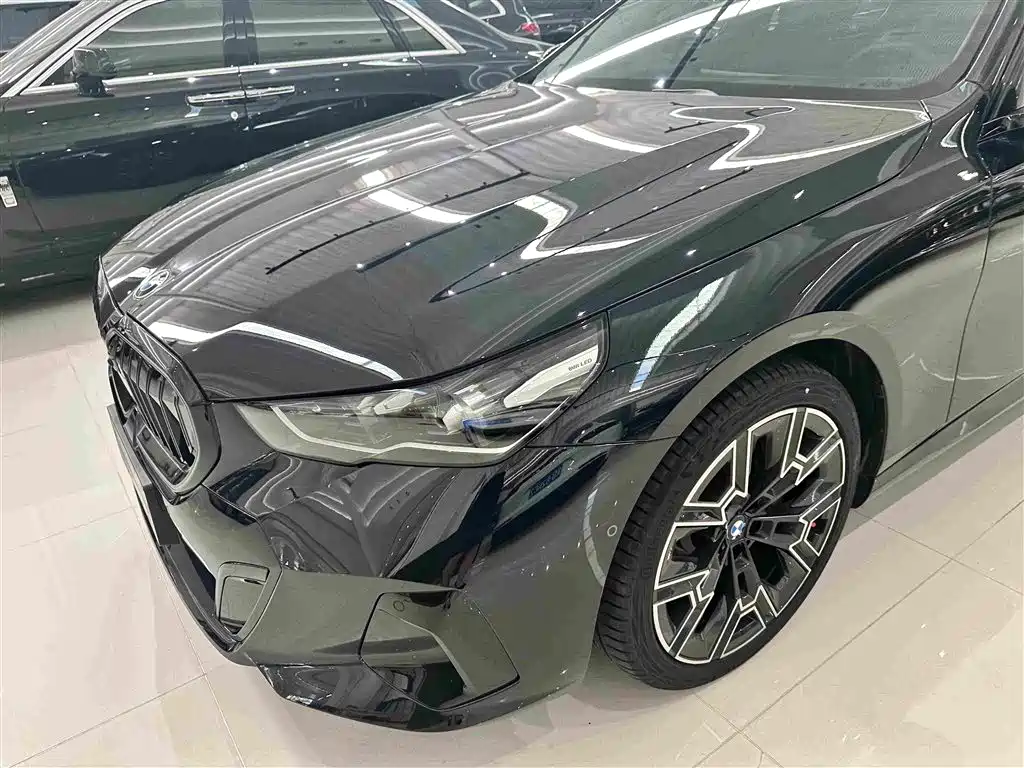 BMW 5 Series — миниатюра 3