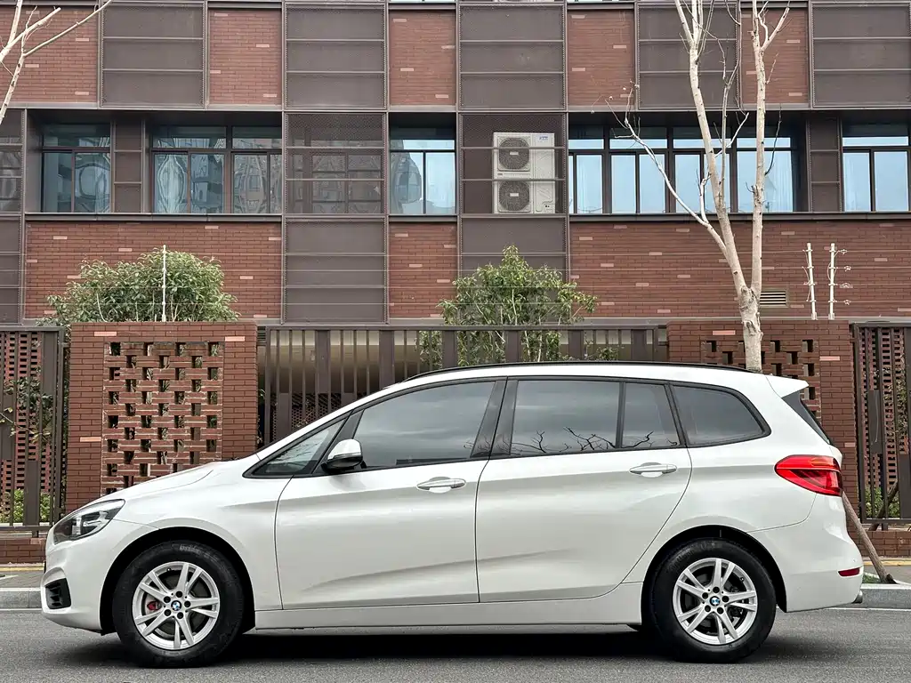 BMW 2 SERIES MULTIFUNCTIONAL STATION WAGON