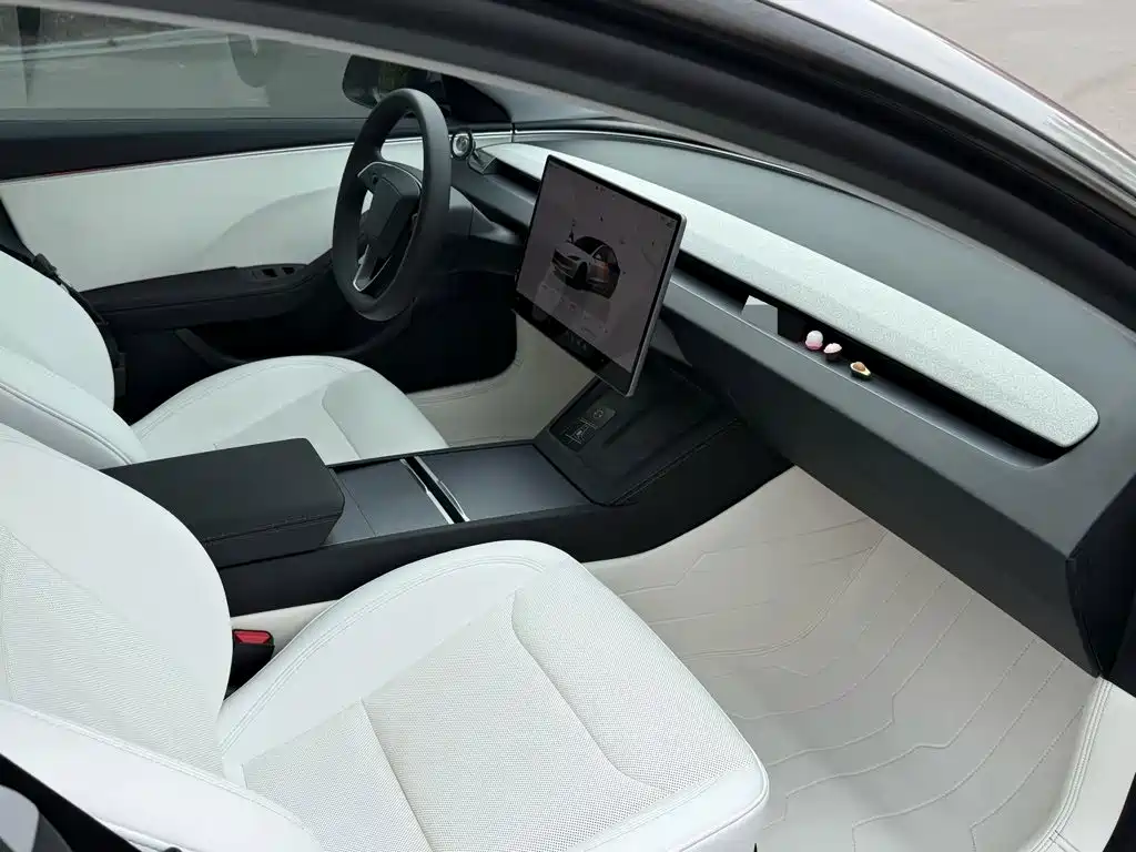 Tesla Model 3 — миниатюра 7